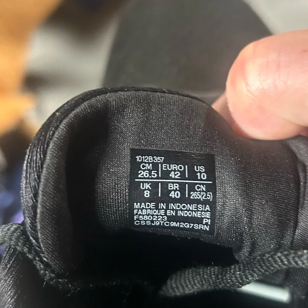 Asics Gel-Kayano 30 Black and Purple Sneakers - Picture 7 of 7